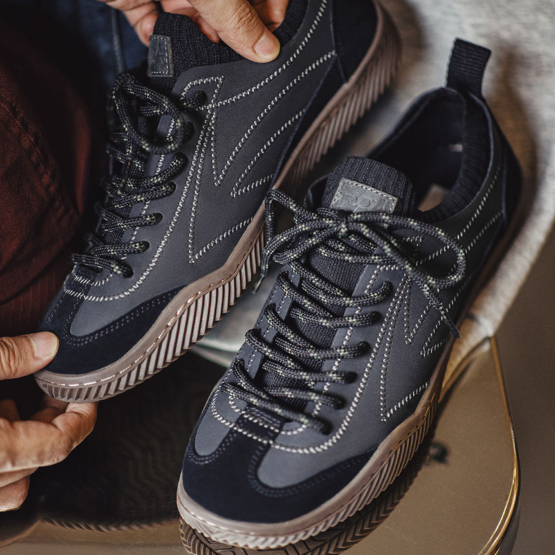 Men's summer lightweight soft soled retro sports and leisure board shoes