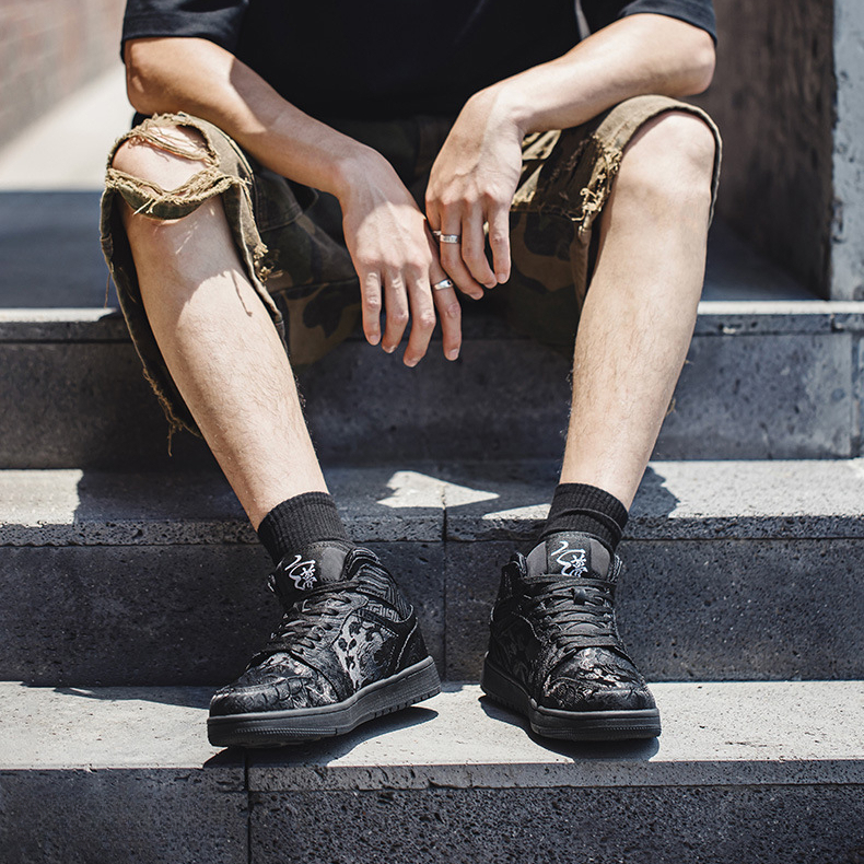 2025 New Summer Mid Top Thick Bottom Sports And Leisure Embroidered White Shoes