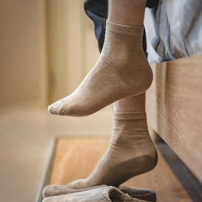 Men's solid colored cotton socks with mid length socks