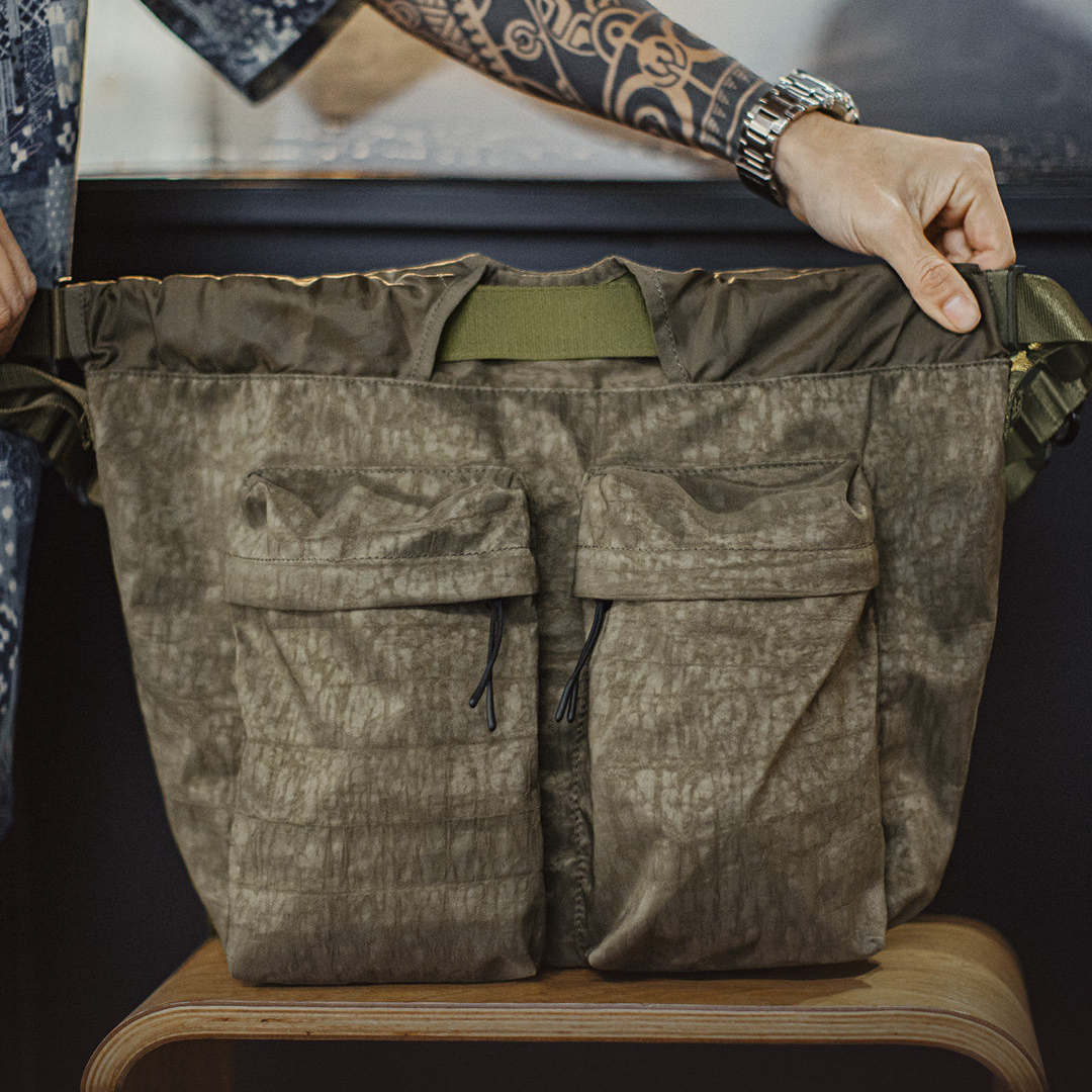 American Retro Pilot Helmet Bag, Large Capacity Camouflage Nylon Crossbody Bag