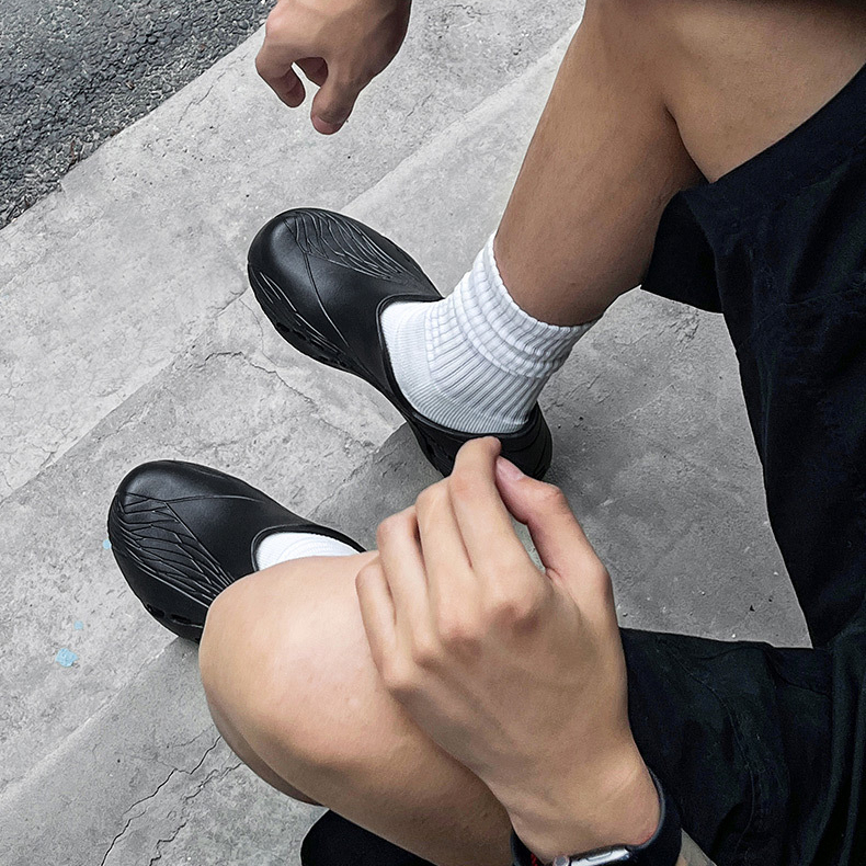 Summer new men's outdoor breathable hole sandals