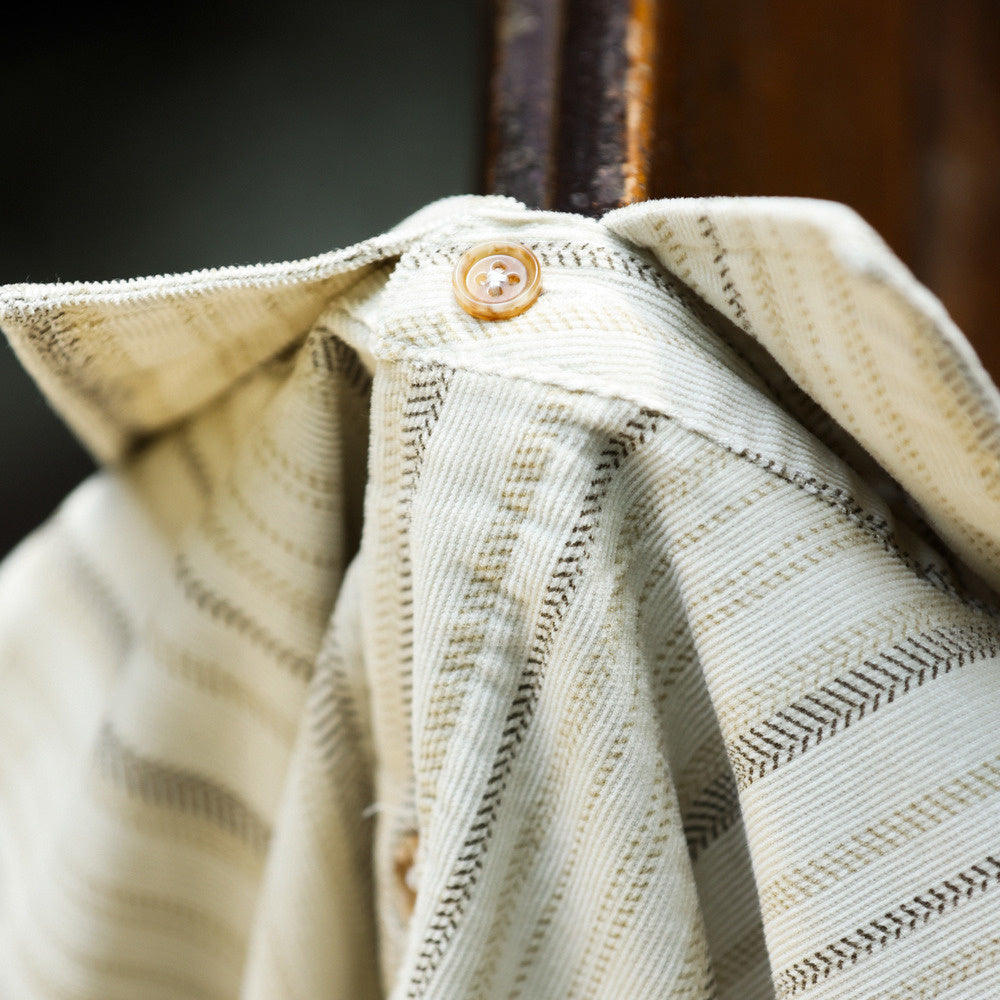 High end clean fit vertical stripe shirt with a collar, niche design, long sleeved shirt