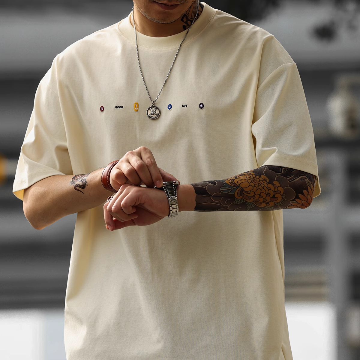 American casual embroidered men's loose and simple round neck short sleeved T-shirt