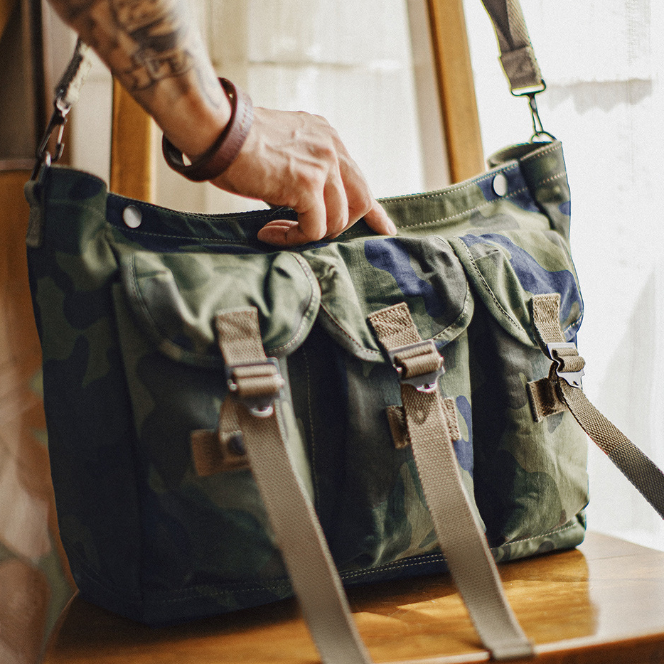 American Camouflage Tactical Outdoor Training Large Capacity Handheld Mailman Bag