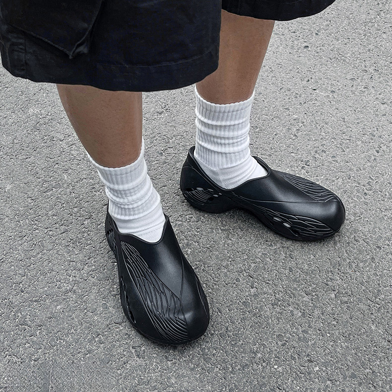 Summer new men's outdoor breathable hole sandals