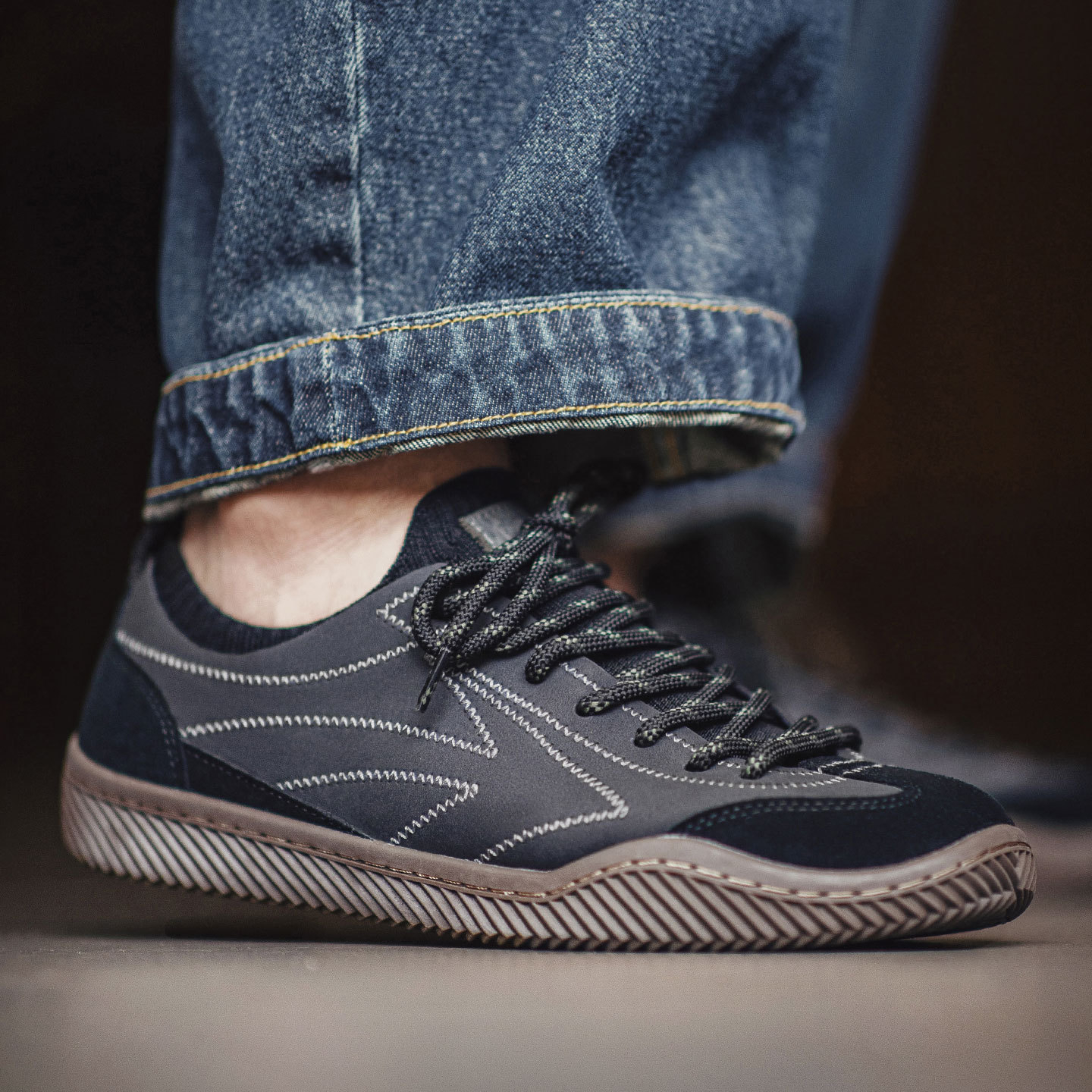 Men's summer lightweight soft soled retro sports and leisure board shoes