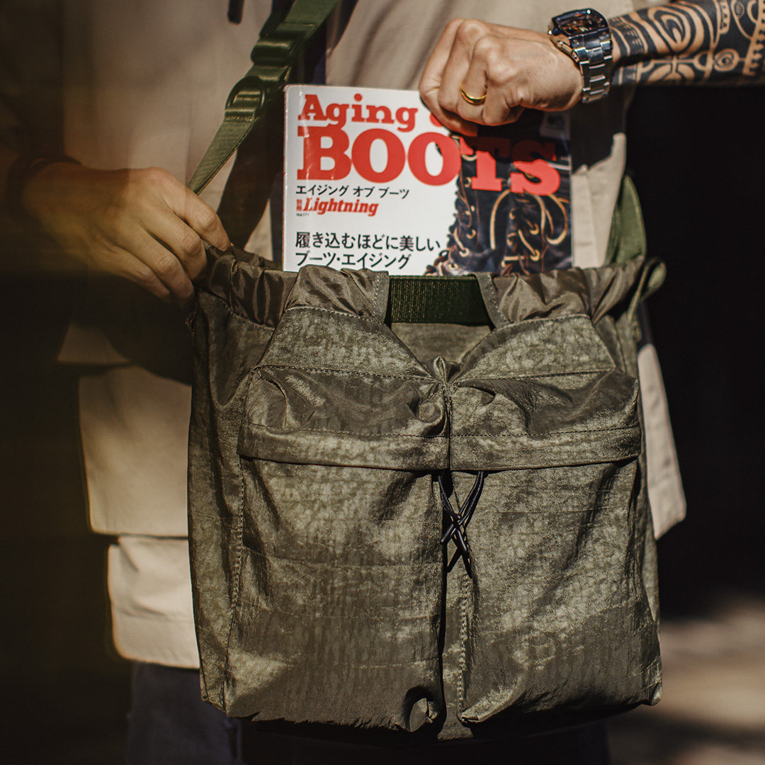 American Retro Pilot Helmet Bag, Large Capacity Camouflage Nylon Crossbody Bag