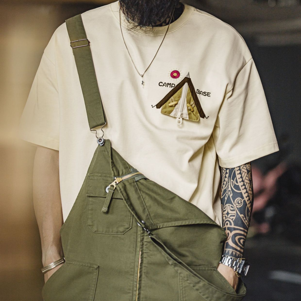 American Creative Embroidered Off White Cotton Thread Collar T-shirt