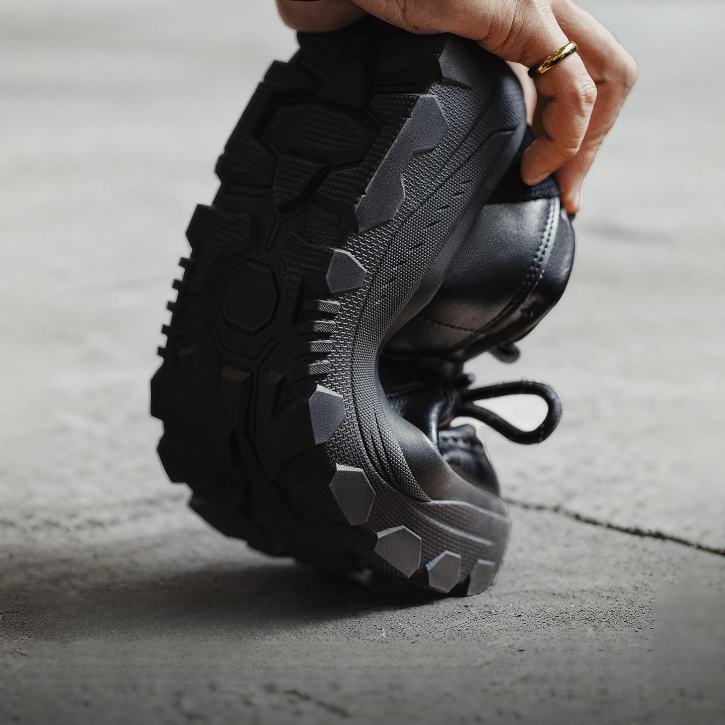 Winter New Men'S Thick Soled Black Commuting British Style Soft Soled Square Toe Casual Leather Shoes