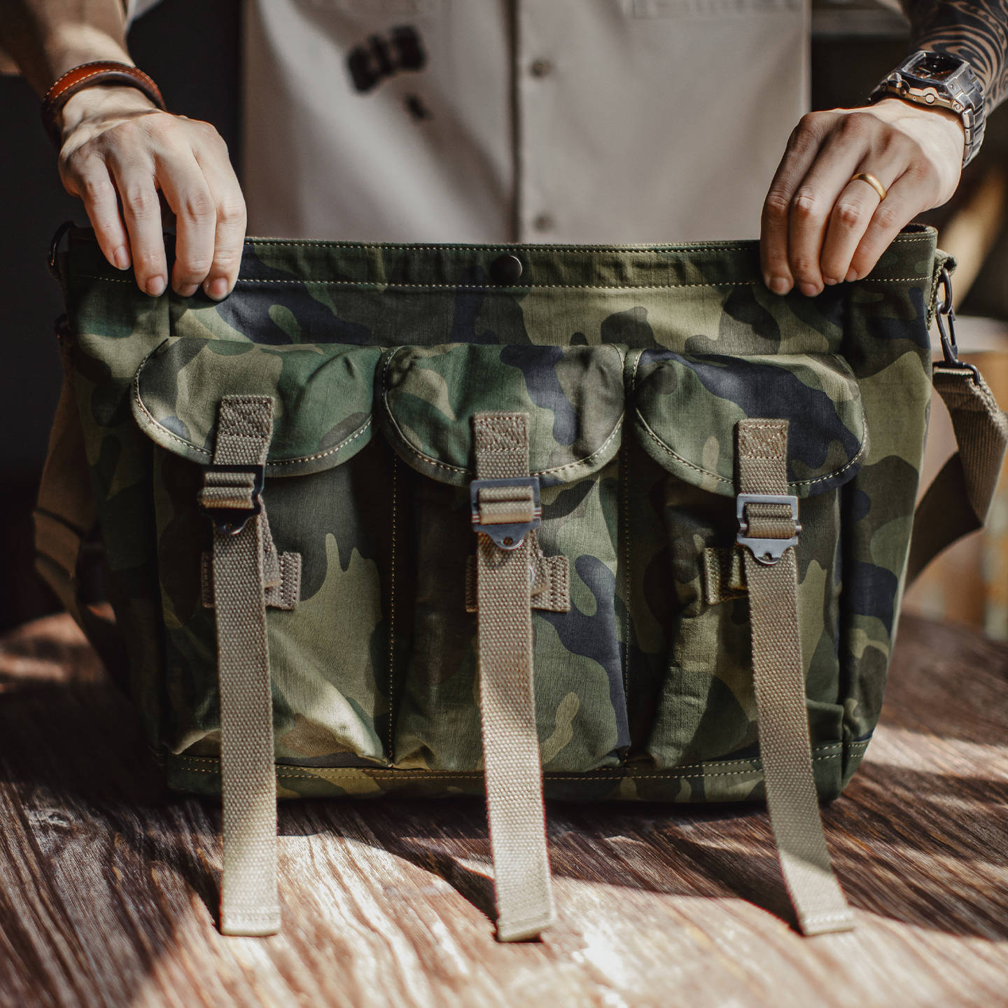 American Camouflage Tactical Outdoor Training Large Capacity Handheld Mailman Bag