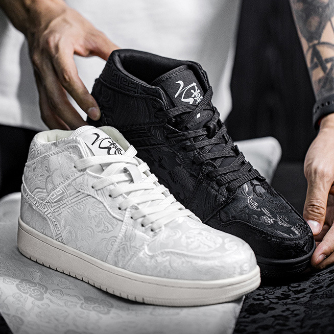 2025 New Summer Mid Top Thick Bottom Sports And Leisure Embroidered White Shoes