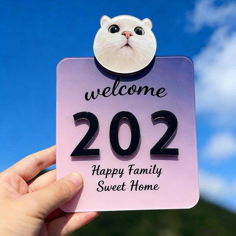 Swinging Pet Portrait CustomDoorplate - Personalized acrylic plaques, customizable with portraits of people or pets; the portraits can swing