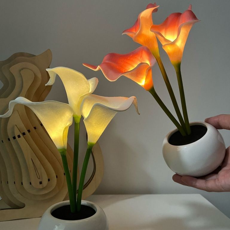 Artificial Calla Lily LED Table Lamp – Decorative Flower Night Light, Warm White Ambient Desk Lamp for Bedroom Home Deco