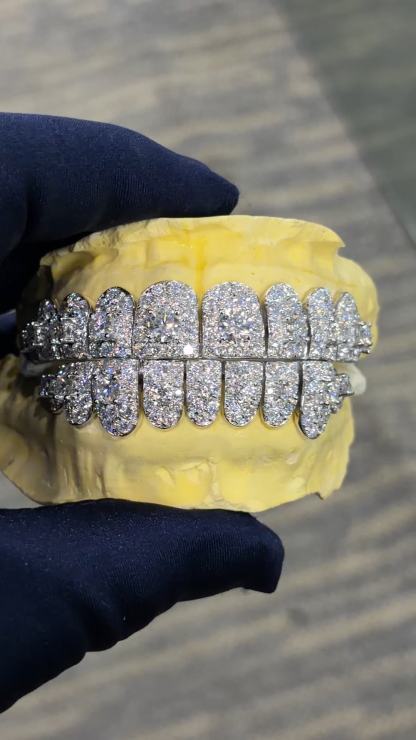 Custom Top Bottom 6 8 10 S925 Silver Giant D VVS Moissanite Iced Out Lab Diamond Perm Cut Solid Gold Straight Cut Teeth Grillz