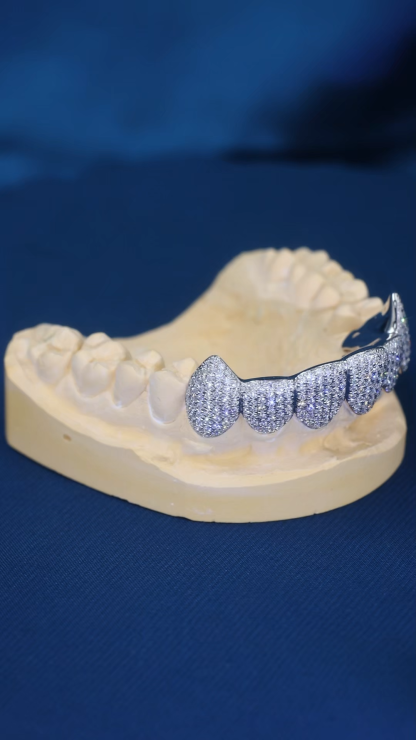 Custom Top 6 S925 Silver White Gold Plated VVS Moissanite Diamond Iced out Regular Cut Fangs Teeth Grillz