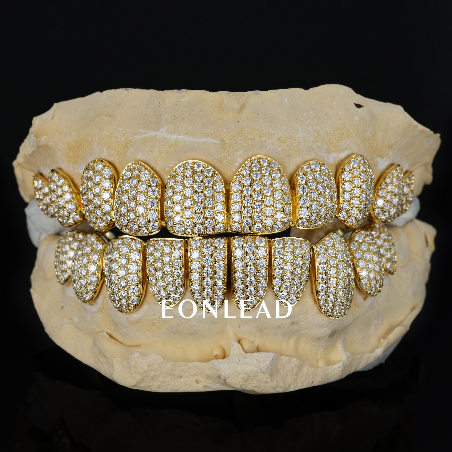 Custom Full Set Top & Bottom Gold Grillz Fully Iced Out Micro Pave D VVS Moissanite Teeth Grills Hip Hop Rapper Custom Dental Jewelry for Men Women