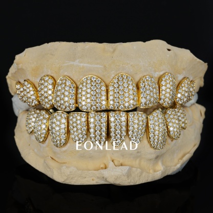 Custom Full Set Top & Bottom Gold Grillz Fully Iced Out Micro Pave D VVS Moissanite Teeth Grills Hip Hop Rapper Custom Dental Jewelry for Men Women