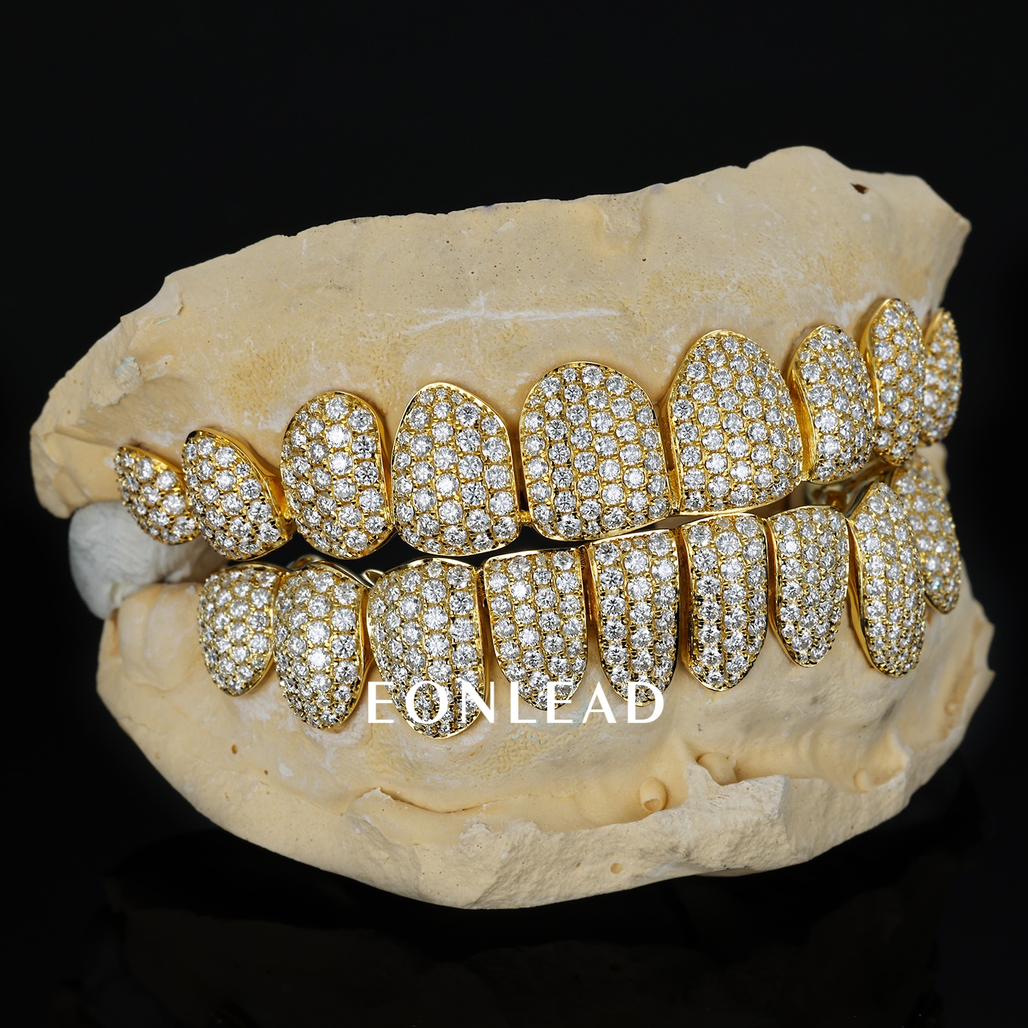 Custom Full Set Top & Bottom Gold Grillz Fully Iced Out Micro Pave D VVS Moissanite Teeth Grills Hip Hop Rapper Custom Dental Jewelry for Men Women