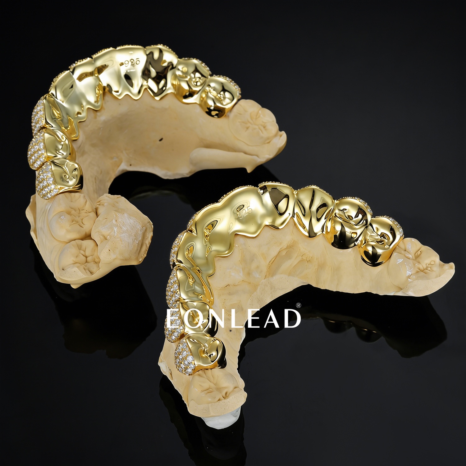 Custom Full Set Top & Bottom Gold Grillz Fully Iced Out Micro Pave D VVS Moissanite Teeth Grills Hip Hop Rapper Custom Dental Jewelry for Men Women