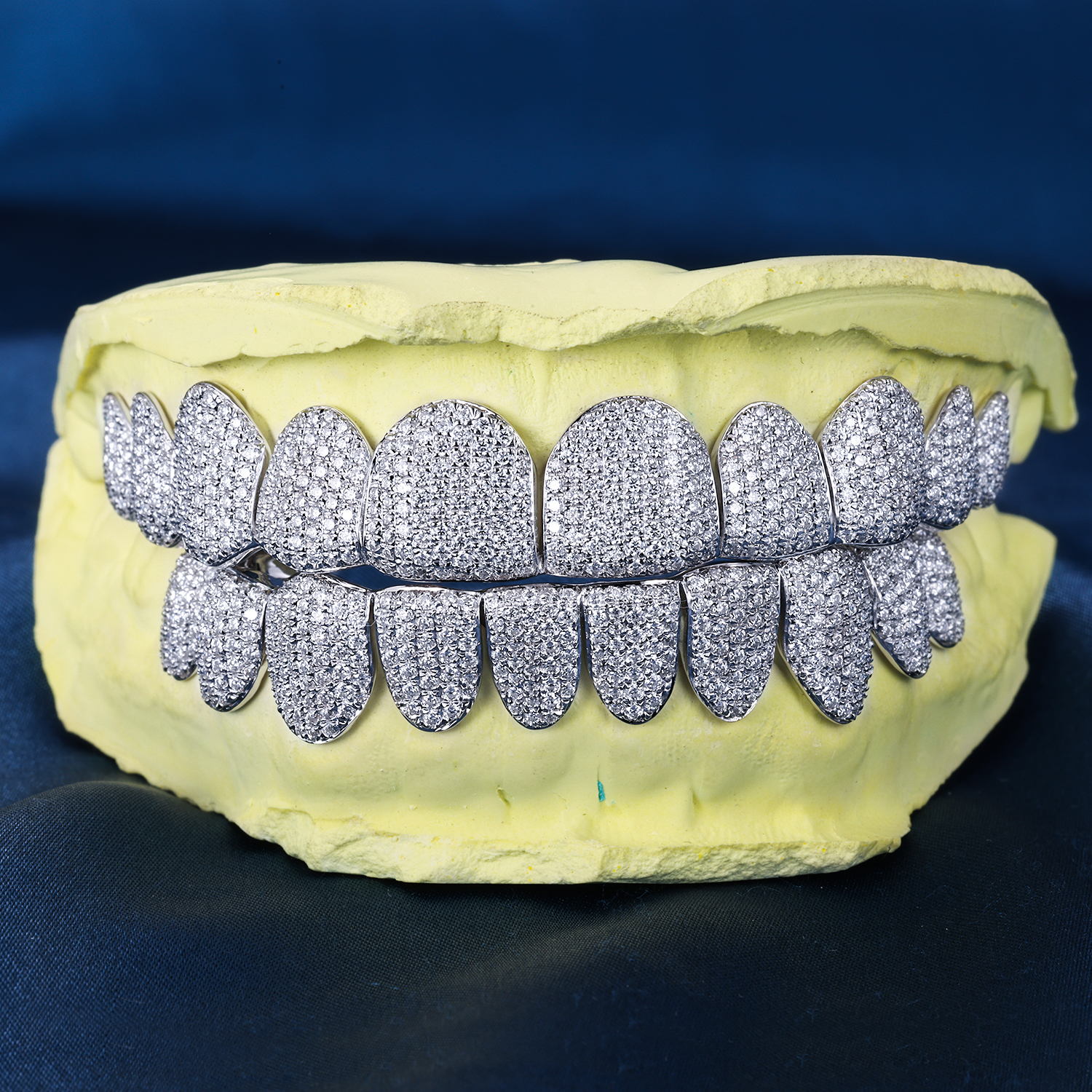 Custom S925 Silver White Gold Plated Top & Bottom 10 Flawless Moissanite Diamond Perm cut Honeycomb Setting Teeth Grillz