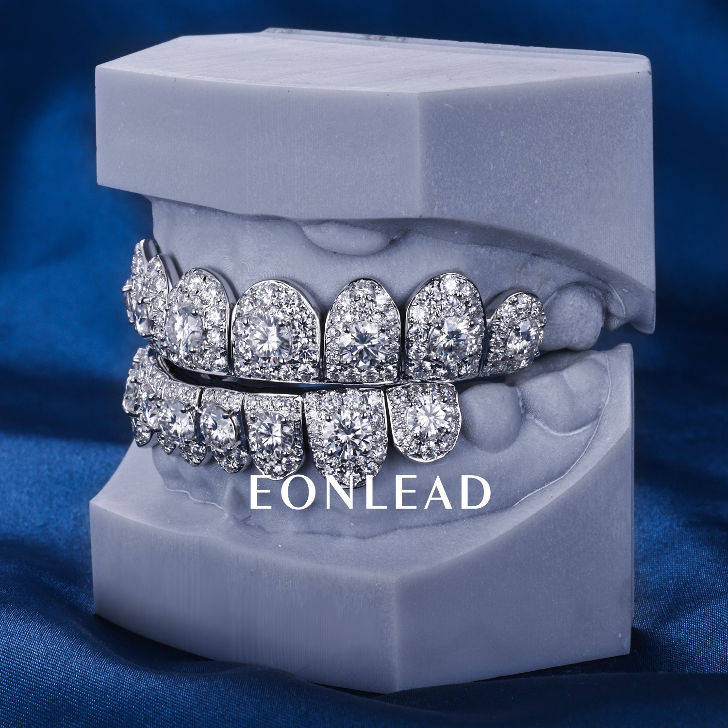 Custom S925 Silver White Gold Plated Top & Bottom 8 Flawless Big Moissanite Diamond Perm cut Teeth Grillz