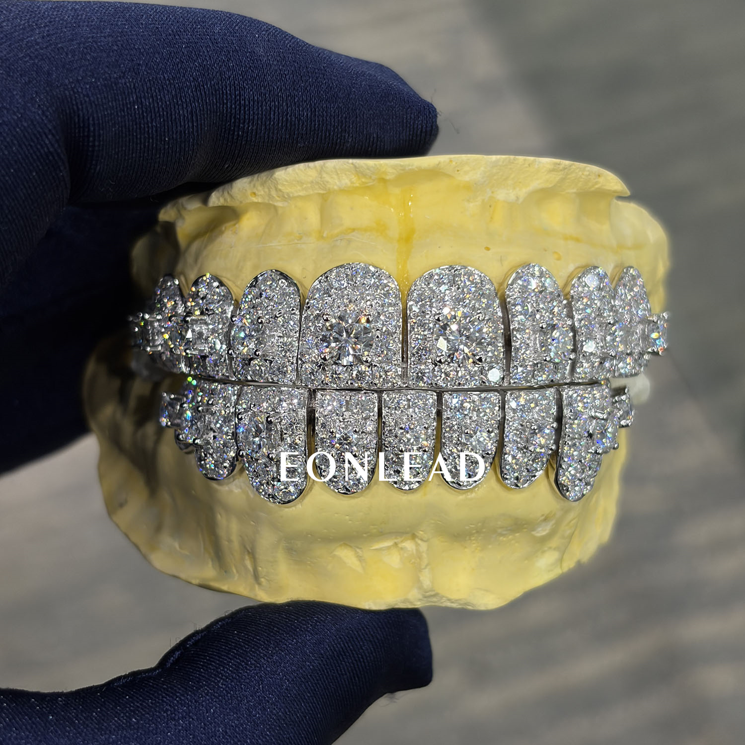 Custom Top Bottom 6 8 10 S925 Silver Giant D VVS Moissanite Iced Out Lab Diamond Perm Cut Solid Gold Straight Cut Teeth Grillz
