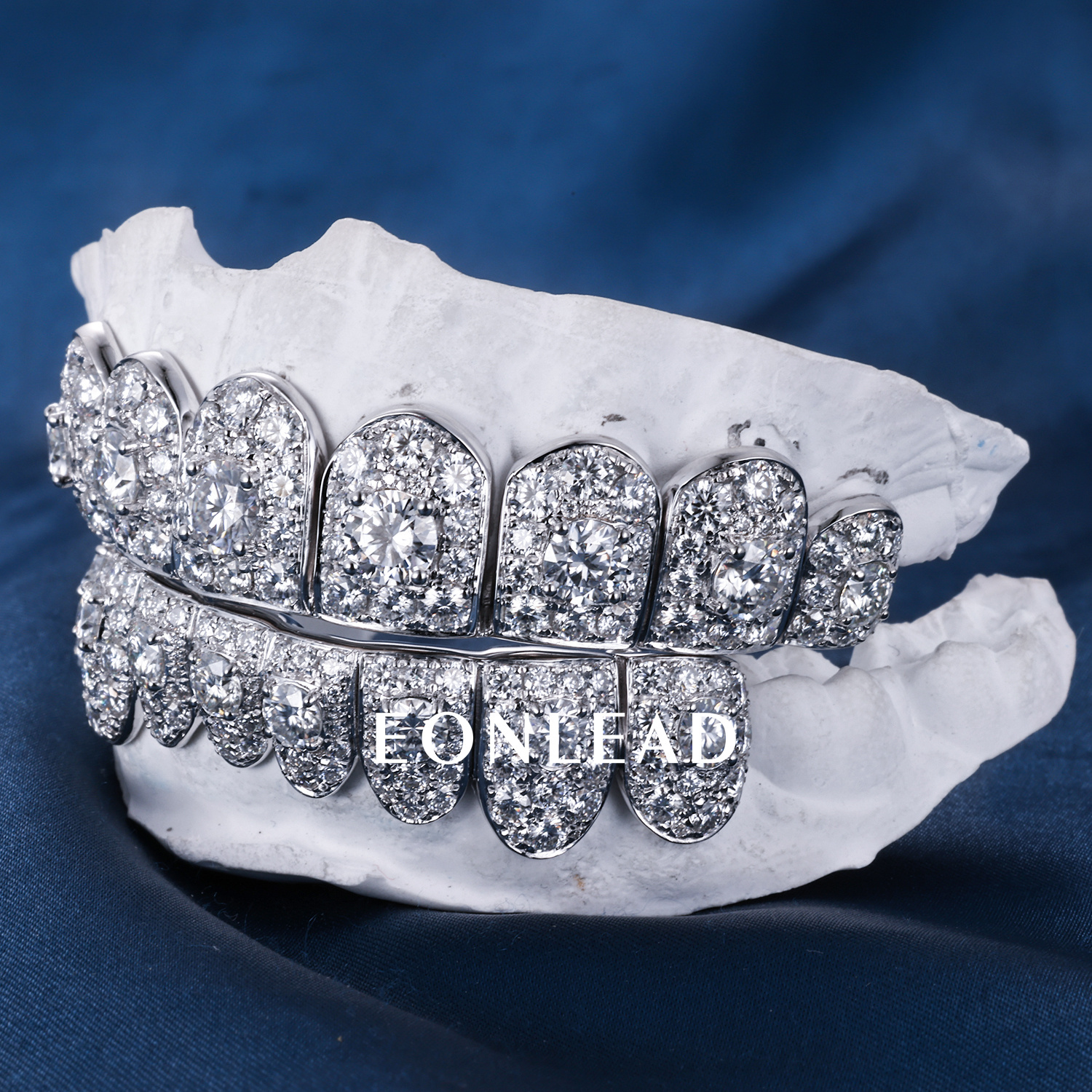 Custom S925 Silver White Gold Plated Top & Bottom 8 Flawless Big Moissanite Diamond Perm cut Teeth Grillz