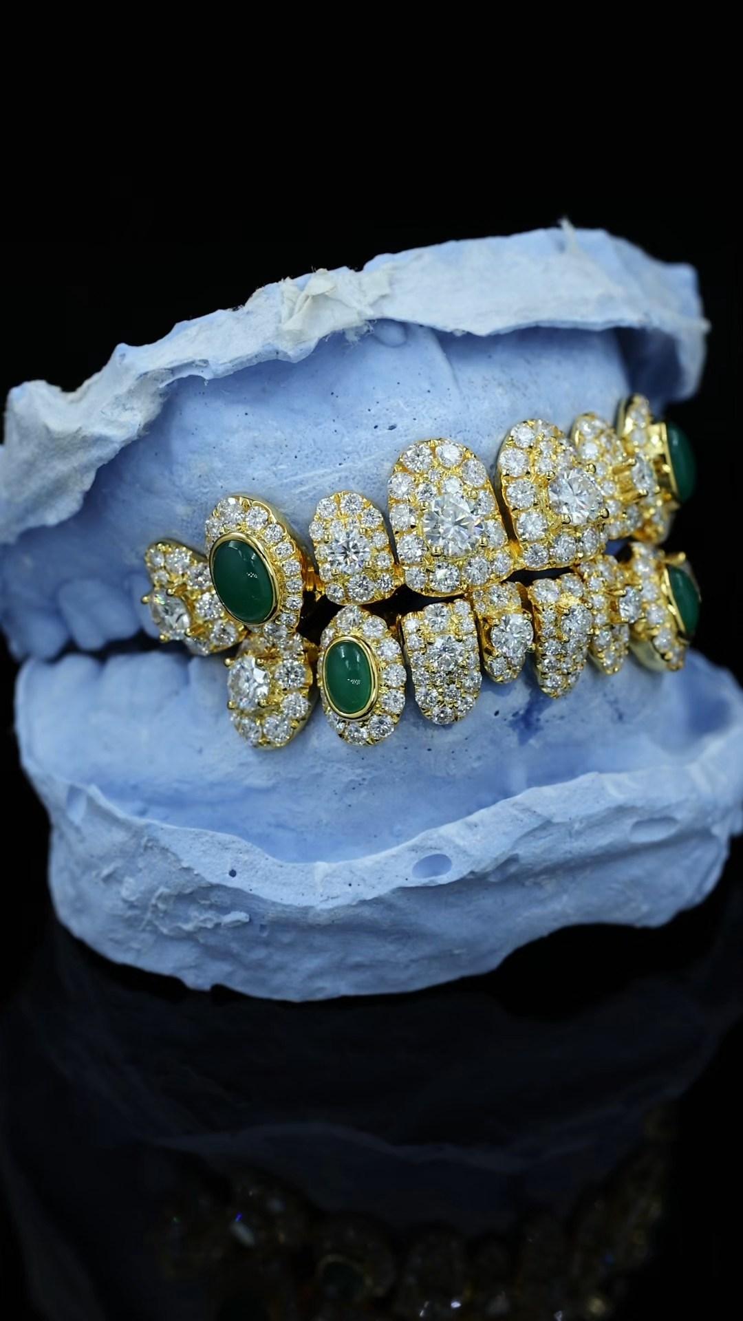 Custom Gold Plated Full Top & Bottom Grillz Oval Jade Inlay Fully Iced Round Moissanite Lab Diamond Micro Pave Teeth Grills Vintage Hip Hop Custom Rapper Jewelry
