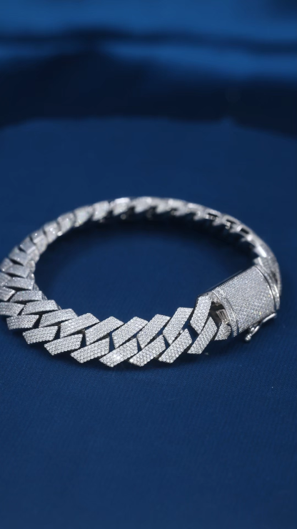 Custom 12mm 8inches S925 Silver Yellow Gold Plated D VVS Moissanite Diamond Cuban Chain Bracelet