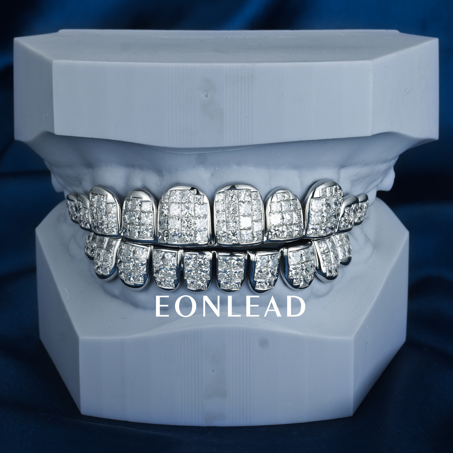 Custom S925 Silver White Gold Plated Top & Bottom 8 VVS Princess cut Moissanite Diamond Invisible Setting Teeth Grillz