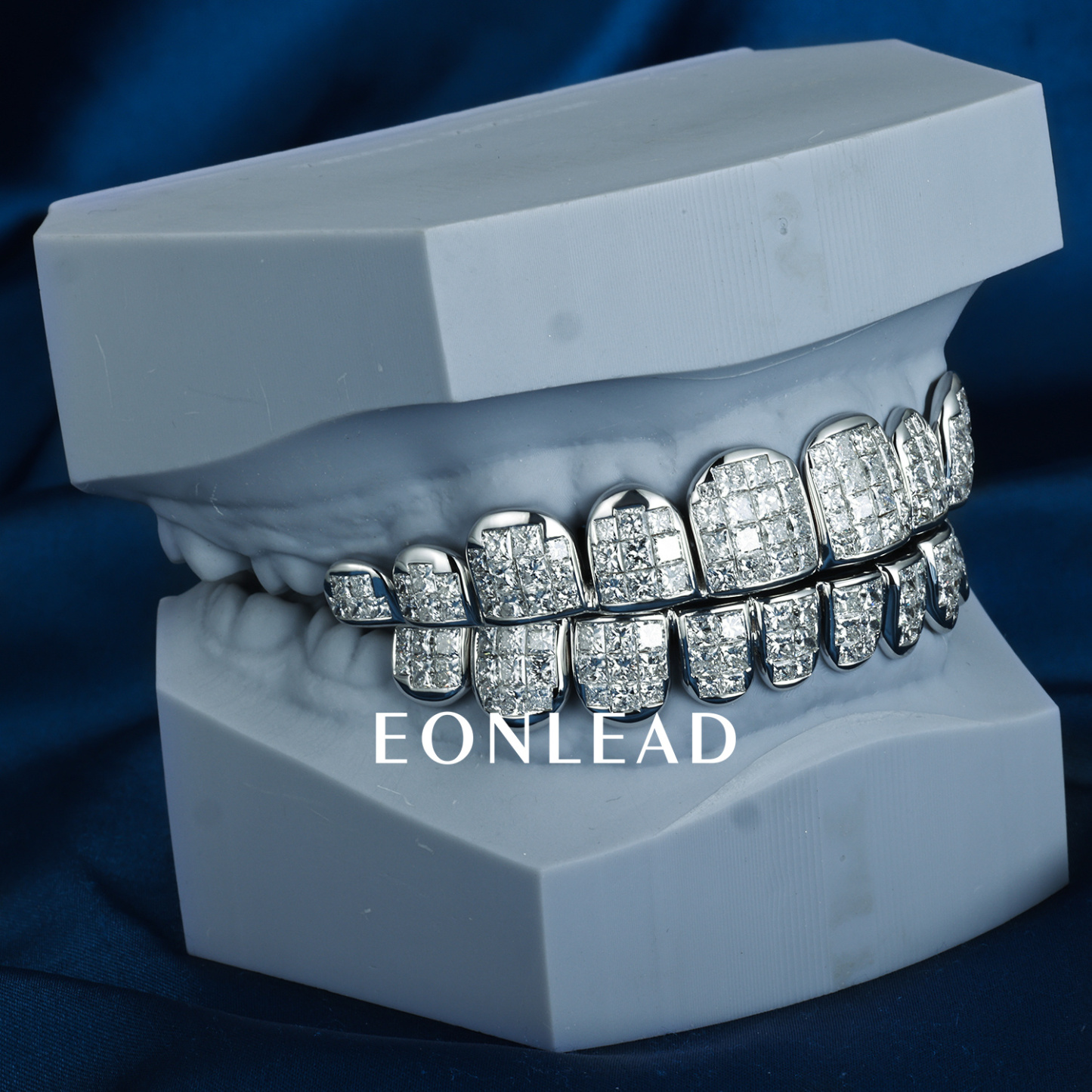 Custom S925 Silver White Gold Plated Top & Bottom 8 VVS Princess cut Moissanite Diamond Invisible Setting Teeth Grillz