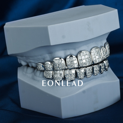 Custom S925 Silver White Gold Plated Top & Bottom 8 VVS Princess cut Moissanite Diamond Invisible Setting Teeth Grillz