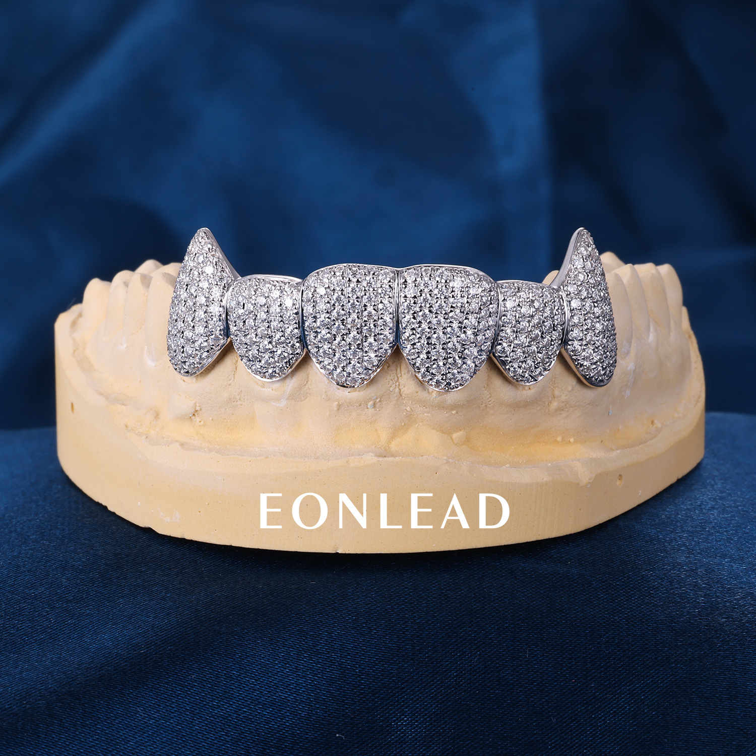 Custom Top 6 S925 Silver White Gold Plated VVS Moissanite Diamond Iced out Regular Cut Fangs Teeth Grillz