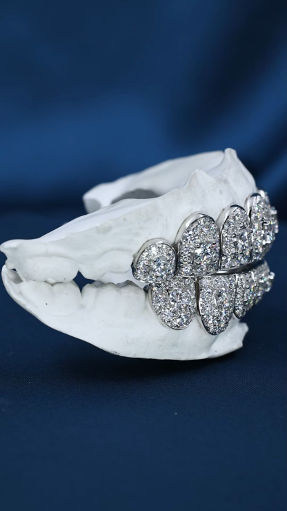 Custom S925 Silver White Gold Plated Top & Bottom 8 Flawless Big Moissanite Diamond Perm cut Teeth Grillz