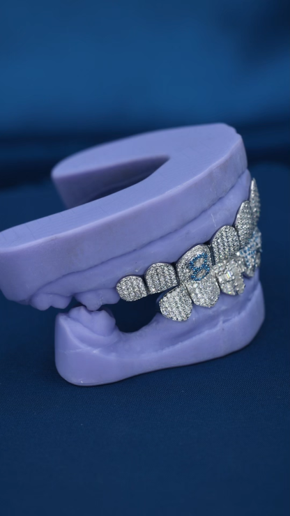 Custom S925 Silver White Gold Plated Top & Bottom 2 - 10 Round cut D VVS Moissanite Diamond Iced Out Blue Flame Teeth Grillz for Men Women