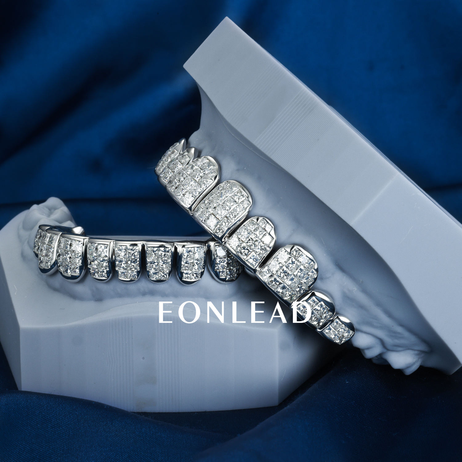 Custom S925 Silver White Gold Plated Top & Bottom 8 VVS Princess cut Moissanite Diamond Invisible Setting Teeth Grillz