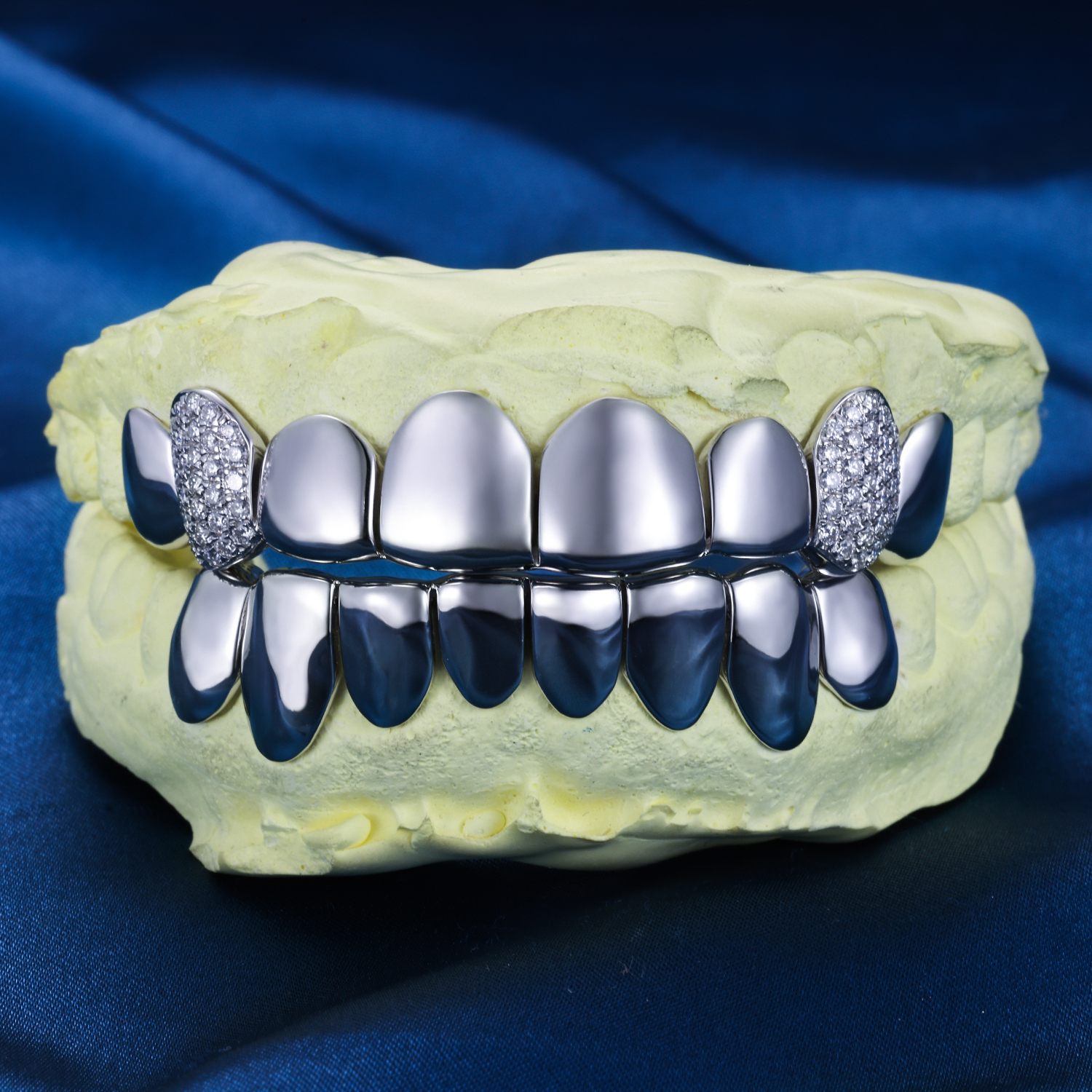Custom S925 Solid Plain Silver White Gold Plated Flawless Moissanite Diamond Top & Bottom 8 Perm cut Teeth Grillz