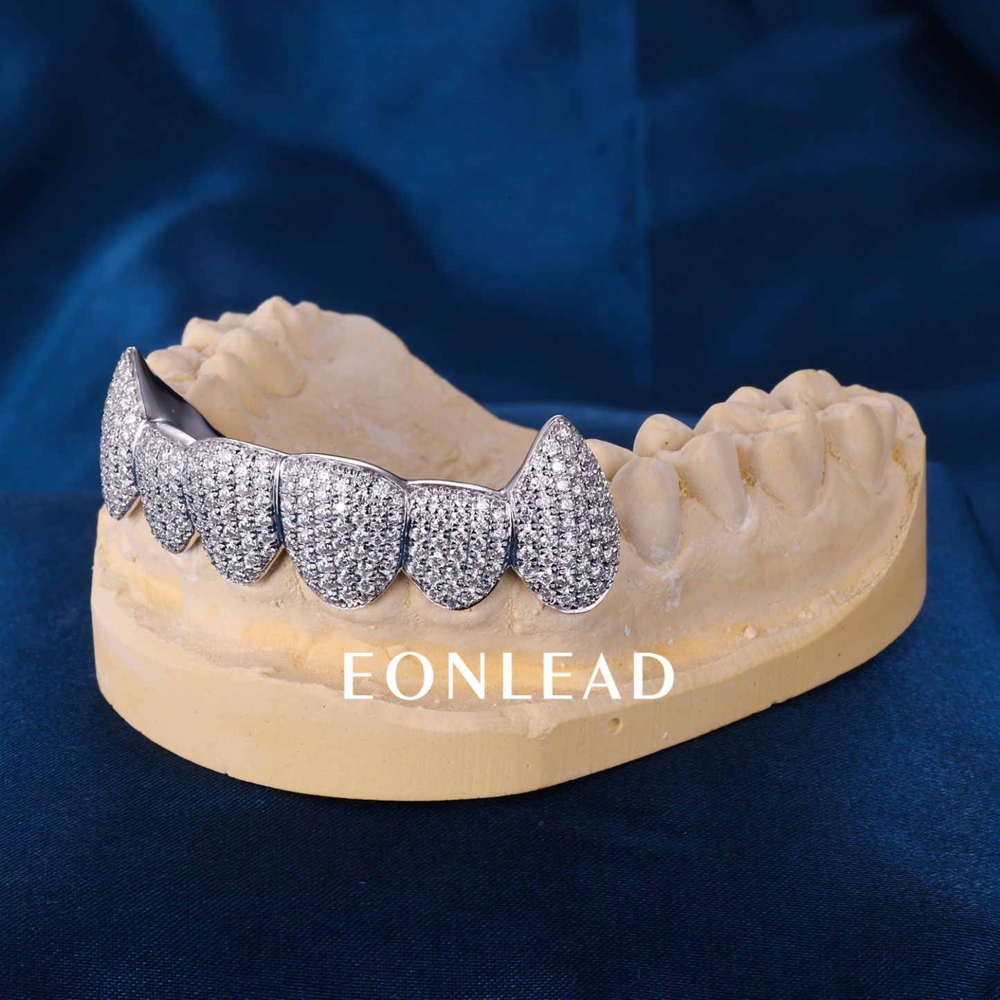 Custom Top 6 S925 Silver White Gold Plated VVS Moissanite Diamond Iced out Regular Cut Fangs Teeth Grillz