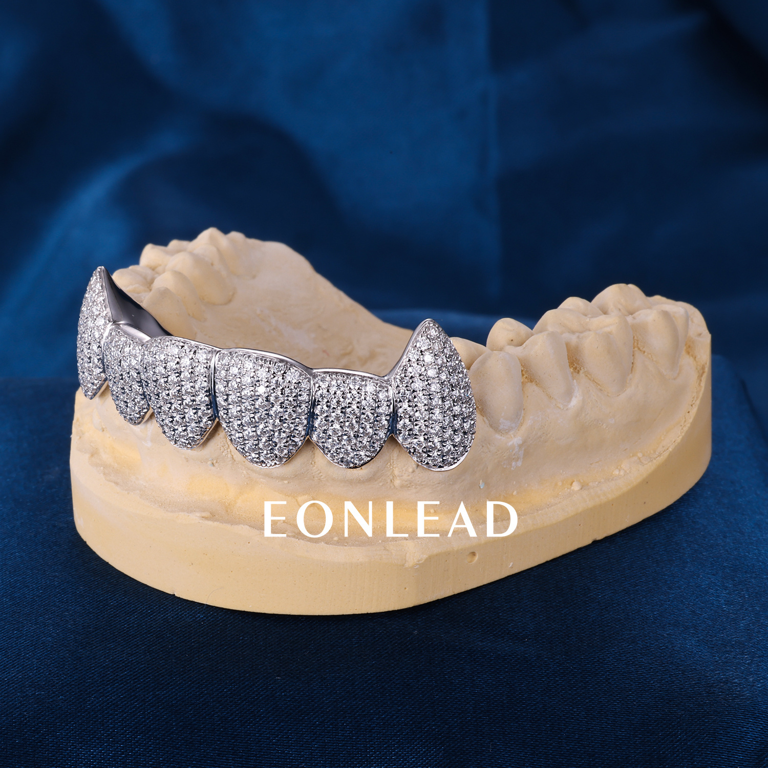 Custom Top 6 S925 Silver White Gold Plated VVS Moissanite Diamond Iced out Regular Cut Fangs Teeth Grillz