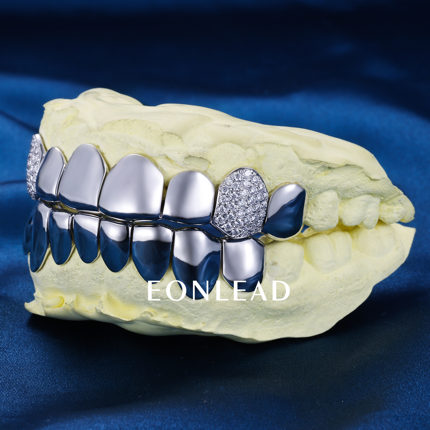 Custom S925 Solid Plain Silver White Gold Plated Flawless Moissanite Diamond Top & Bottom 8 Perm cut Teeth Grillz