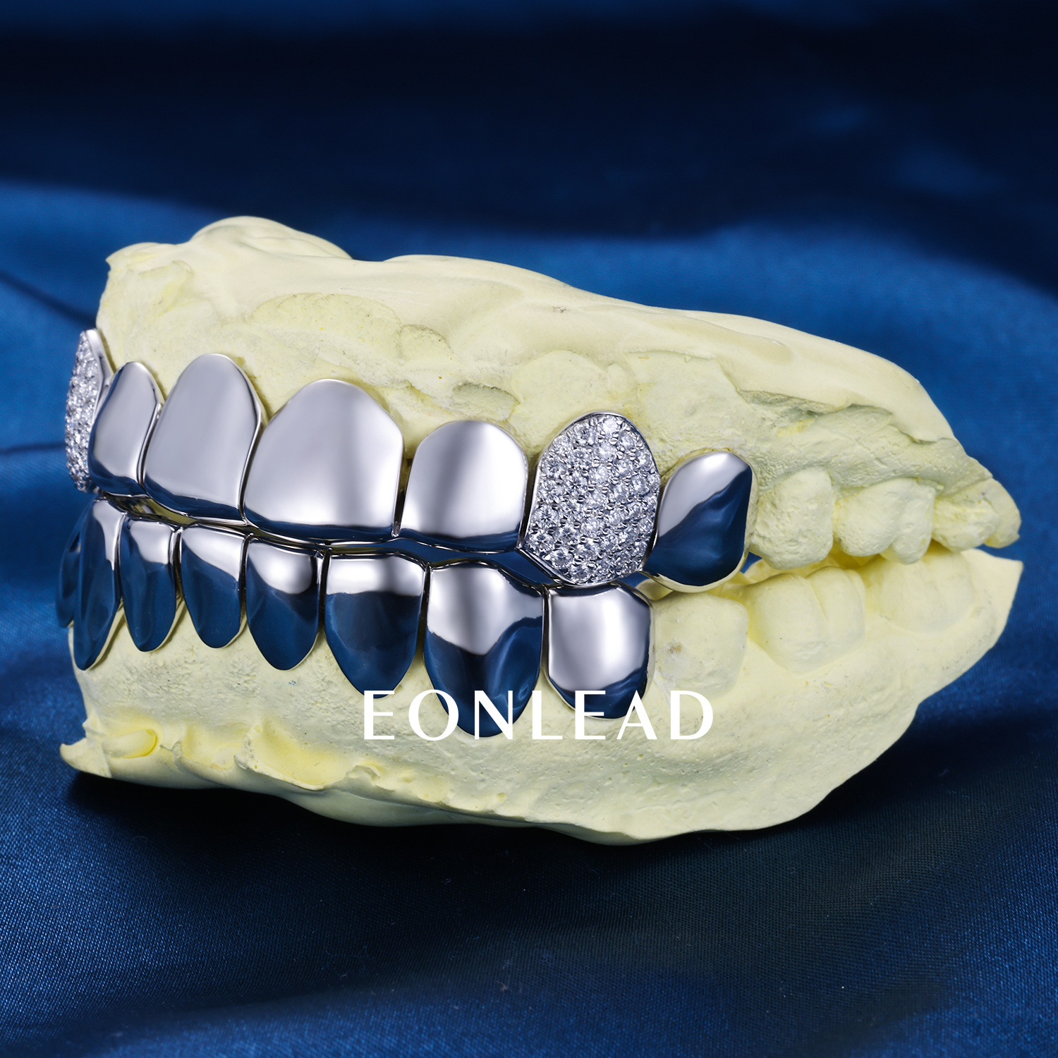 Custom S925 Solid Plain Silver White Gold Plated Flawless Moissanite Diamond Top & Bottom 8 Perm cut Teeth Grillz