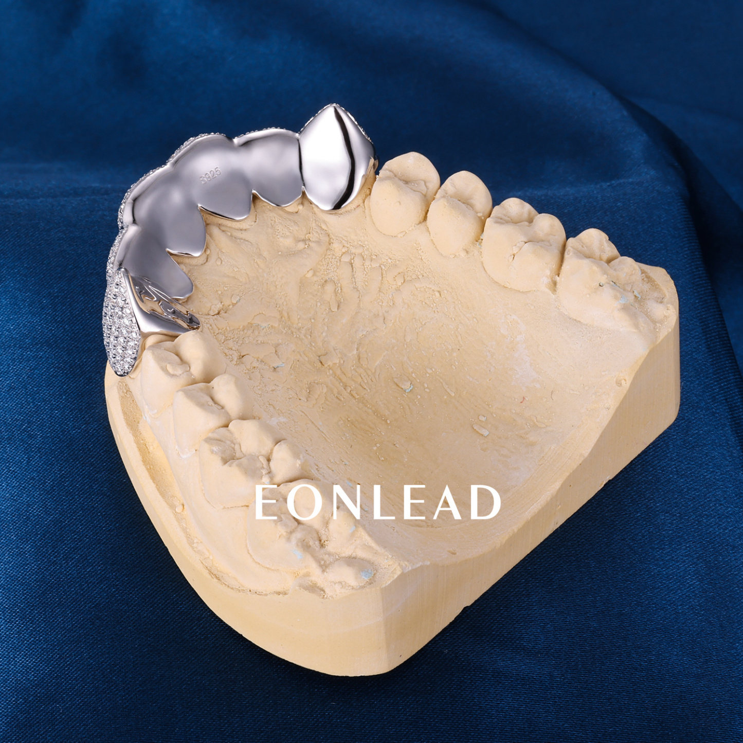 Custom Top 6 S925 Silver White Gold Plated VVS Moissanite Diamond Iced out Regular Cut Fangs Teeth Grillz