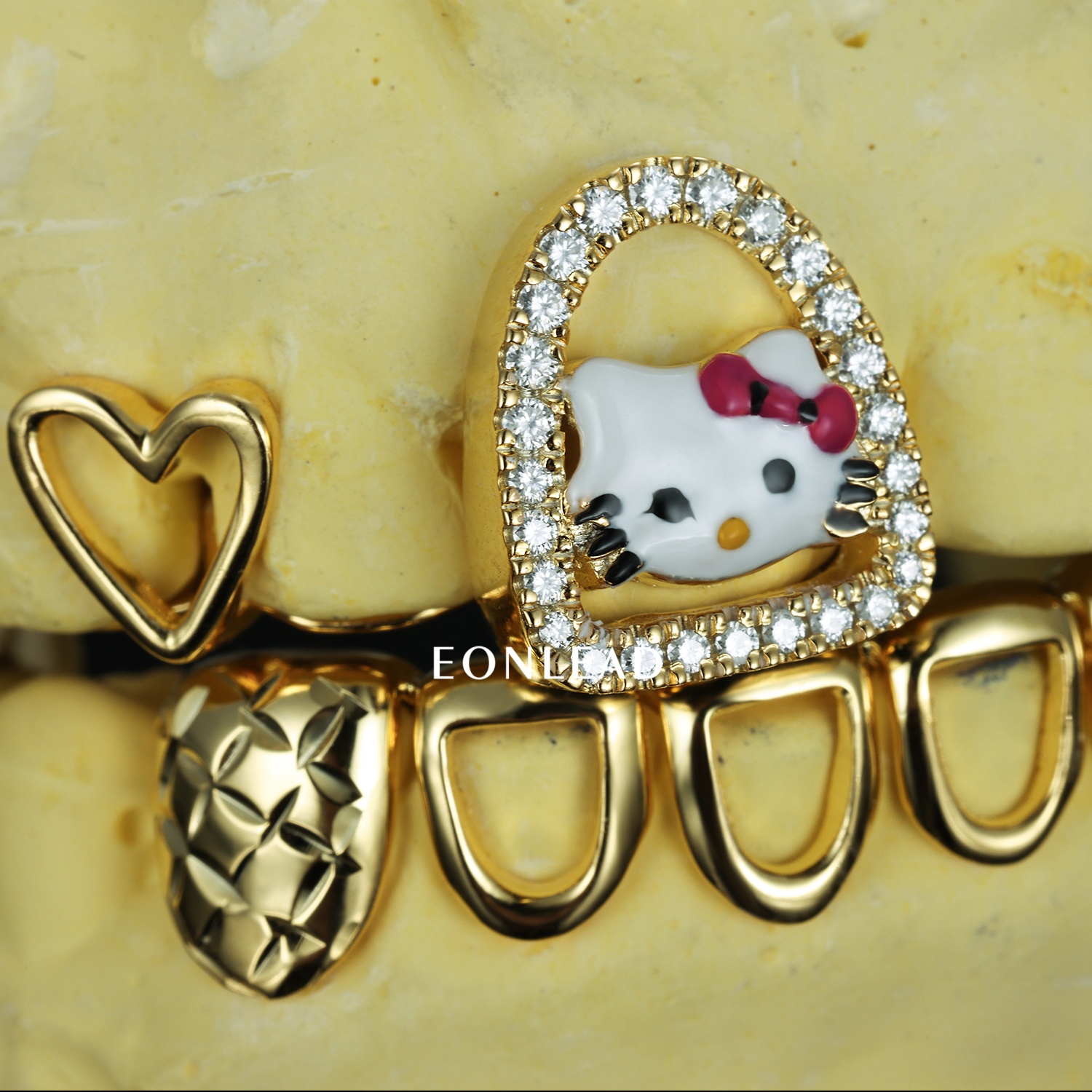 Custom Hello Kitty Enamel Moissanite Lab Diamond Grillz Top Bottom Hollow Heart Teeth Grills Hip Hop Women Bling Tooth Caps