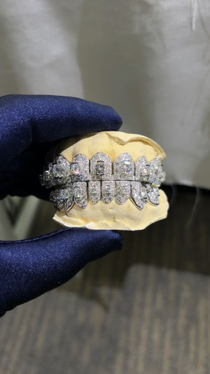 Custom Top Bottom 6 8 10 S925 Silver Giant VVS Moissanite Iced Out Lab Diamond Perm Cut Solid Gold Straight Cut Grillz for Teeth