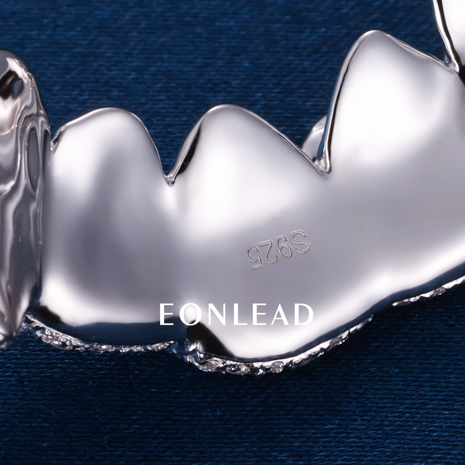 Custom Top 6 S925 Silver White Gold Plated VVS Moissanite Diamond Iced out Regular Cut Fangs Teeth Grillz