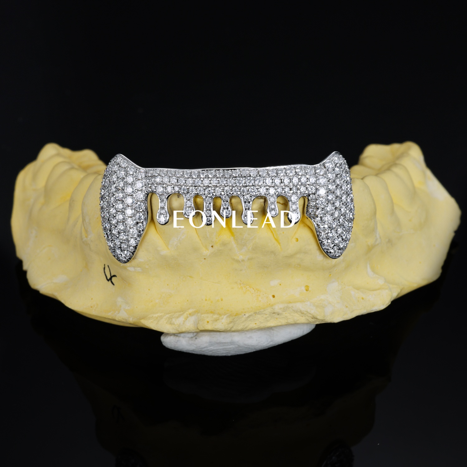 Custom Silver Iced Out Drip Fangs Top Grillz Full Micro Pave Moissanite Lab Diamond Vampire Fangs Teeth Grillz Hip Hop Rapper Custom Grillz