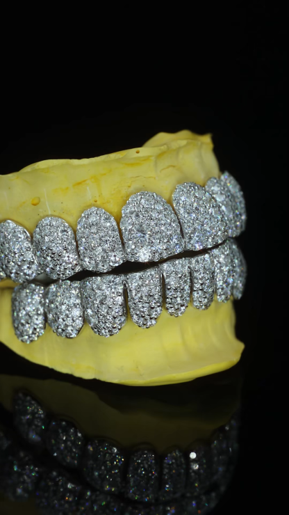 Custom Top Bottom 10 S925 Silver Moissanite Lab Diamond Perm Cut 10K 14K 18K Solid Gold Mosaic Setting Round Cut Teeth Grillz