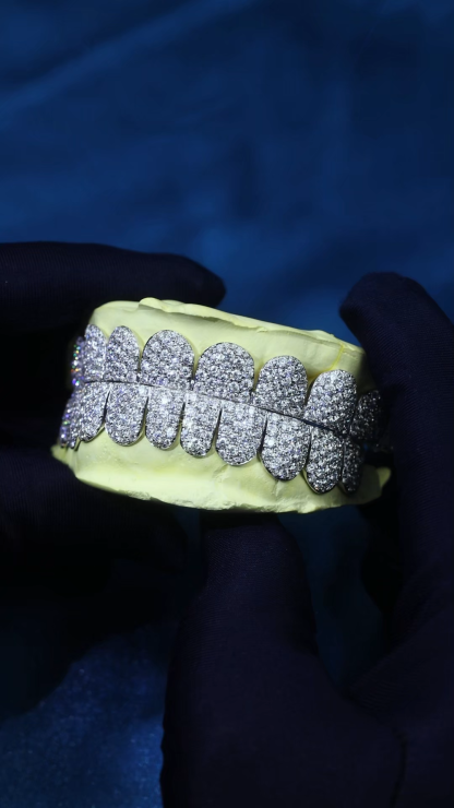 Custom S925 Silver Gold Plated Top & Bottom 10 VVS Moissanite Diamond Perm cut Honeycomb Setting Horizontal Straight Teeth Grillz