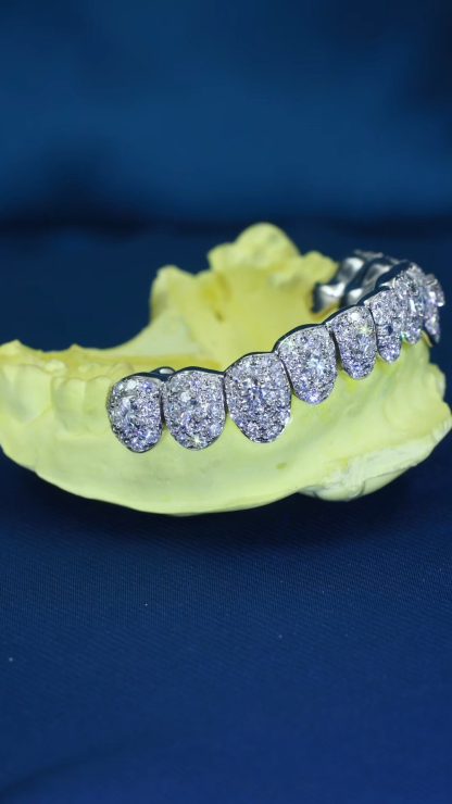 Custom S925 Silver White Gold Plated Bottom 10Flawless Big Moissanite Diamond Perm cut Teeth Grillz