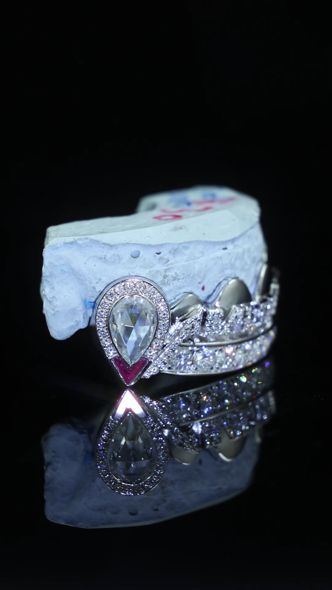 Custom Iced Out "REAL" Letter Top Grillz 925 Silver Plated 10K Gold Teeth Grillz Teardrop Diamond Ruby Enamel Fangs Hip Hop Dental Grills For Men Women Rapper Jewelry